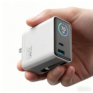 Adaptateur de charge rapide mural rétractable 65W PD USB C blanc avec câble et écran - Product Image 1