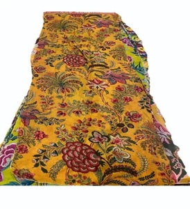 Tissu chinon en viscose imprimé numérique léger 70 GSM, de qualité supérieure, idéal pour la confection de vêtements et de robes - Product Image 1