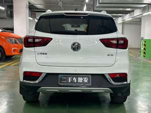 MG ZS 1.5L d'occasion, édition Confort, boîte manuelle, SUV, conduite à gauche, sièges en cuir, toit ouvrant foncé, caméra de recul, traction avant, toit en alliage d'aluminium, jantes R17 - Product Image 4