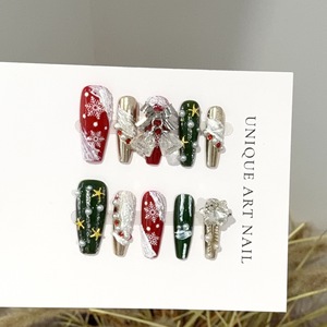 Uñas Postizas Navideñas Hechas a Mano, Diseño Rojo y Verde, Campanas y Copos de Nieve, Decoración Europea para Uñas, Venta al Por Mayor - Product Image 1