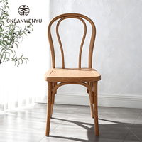 Vente en gros de chaises empilables en plastique PP grain de bois pour hôtel restaurant banquet mariage événement meubles de salle à manger durables