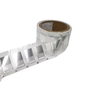 Étiquettes RFID UHF personnalisées Getsmart F32U avec puces U8/U9 pour vêtements, chaîne d'approvisionnement de détail et contrôle d'accès - Durables et longue portée - Product Image 4