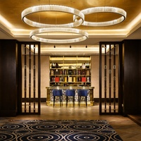 Lustres ronds surdimensionnés en cristal sur mesure pour la décoration intérieure de villas, escaliers, salles de banquet, halls d'hôtels et plafonds hauts à LED