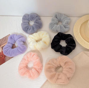Peluche rosa grazioso Designer Custom Scrunchies grandi pelosi pelosi in pelliccia di velluto in microfibra per capelli cravatte fasce per capelli per donne ragazze - Product Image 1