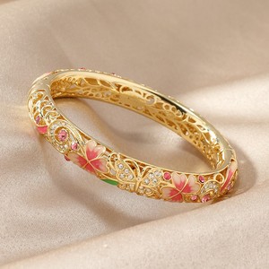 New Palace Style haut de gamme rétro plaqué or Bracelet quatre fleurs infusées alliage bracelets de mode pour les amoureux ethniques - Product Image 4