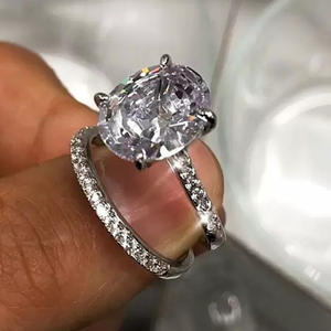 F1036 Anello di Fidanzamento da Donna in Oro Bianco con Diamante Naturale Taglio Ovale e Diamanti Laterali Colore D - Product Image 4