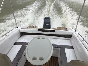 Yate de Fibra de Vidrio de 5.5 <span class=keywords><strong>Metros</strong></span> para <span class=keywords><strong>6</strong></span> Personas, Lujoso y Accesible, para Lago o Mar, con Motor Fuera de Borda de 115 Caballos de Fuerza, Cabina para Dormir en el Techo - Product Image 4