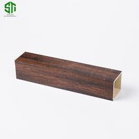 Tube carré en PVC/PVC imitation bois, imperméable et résistant à l'humidité, pour décoration intérieure, poutre carrée creuse au design moderne pour hôtels et bureaux