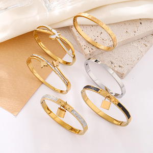 กำไลข้อมือแฟชั่นสแตนเลสสตีลรูปผีเสื้อ ดีไซน์ Time Whisper Lock สีไม่ลอก ทนทาน เหมาะสำหรับงานปาร์ตี้และใช้ในชีวิตประจำวัน ขายส่งข้ามประเทศ - Product Image 1