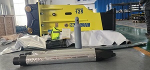 Marteau hydraulique SB 125 jaune avec moteur pour excavatrices lourdes de 28 à 35 tonnes, construction et démolition - Product Image 6