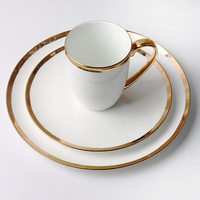 Ensembles de vaisselle de luxe en céramique fine jante blanche et dorée 16 pièces ensemble de table de dîner en porcelaine ensembles de vaisselle en porcelaine