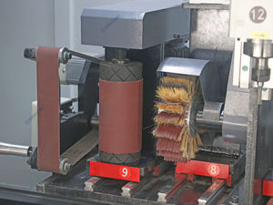 Dispositif d'alimentation et de lubrification automatique <span class=keywords><strong>pour</strong></span> tour à bois CNC 9-en-1 avec couvercle de protection fermé de sécurité - Product Image 5