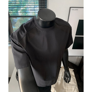 เสื้อยืดผู้ชายผ้าไอซ์ซิลค์แห้งเร็ว ระบายอากาศดี ให้ความรู้สึกเย็นสบาย ทรงหลวมใส่สบายสำหรับฤดูร้อน  ตกแต่งด้วยผ้าตาข่าย  แบบเรียบง่าย - Product Image 3