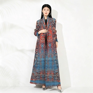 Mode Modeste 2026 – Manteau Long Plissé Miyake de Luxe à Imprimé Artistique, Coupe Ample Grande Taille, Style Cape Ouverte - Product Image 3