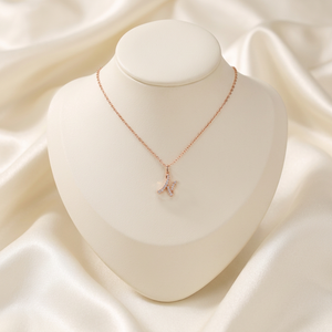 Collier minimaliste à superposer pour femme, pendentif alphabet K N R T V en or rose 18 carats et diamants naturels, collection Modern Line Initial. - Product Image 3