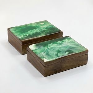 Boîte en bois en résine époxy écologique polie à la main pour le rangement DIY d'artisanat et de bijoux - Product Image 2
