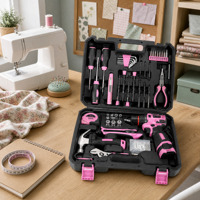 Kit d'outils de bricolage pour la maison rose avec perceuse sans fil, tournevis, pinces et marteau dans une mallette de transport