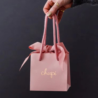 Petits sacs en papier pour bijoux de luxe Emballage cadeau de bijoux avec logo en aluminium Sacs à provisions en papier rose avec nœuds
