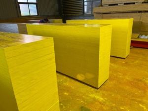 Compensato per Casseforme a 3 Strati Resistente Giallo per Colata di Calcestruzzo Pannello Impermeabile per Casseforme per Costruzioni e Ponteggi - Product Image 3