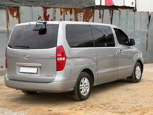 Espaciosa Minivan Diésel Automática SILVER Grand Starex 2016 con Amplio Espacio de Carga, Furgoneta de Pasajeros con Motor Confiable - Product Image 2