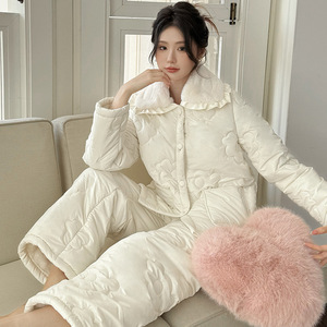 Pyjama en satin épais pour femmes, trois couches, manches longues, style automne-hiver, portable à l'extérieur - Nouveau, maison douce et chaleureuse - Product Image 1