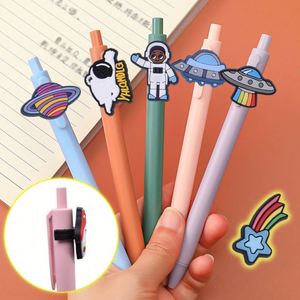 Stylo à bille en PVC souple personnalisé avec personnage de dessin animé, couleur CMYK et taille personnalisable pour les enfants, fournitures de bureau et scolaires - Product Image 6