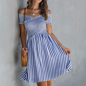 Vestido corto de verano para mujer con rayas verticales, hombros descubiertos, manga corta con volantes, cintura fruncida y corte en A - Product Image 5