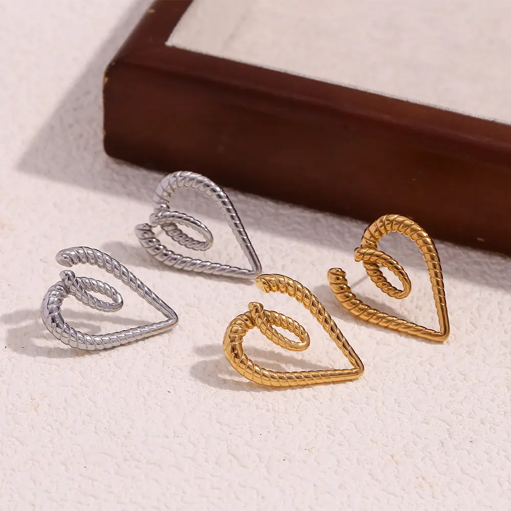 Perhiasan Wanita Mode S. Anting-anting kancing cinta garis memutar anting-anting hati berbalut pola terbuka berlapis emas baja