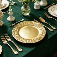 Assiettes de présentation modernes dorées Wojia 13 pouces, bord texturé géométrique, en plastique thermolaqué pour la restauration et la décoration de table de fête