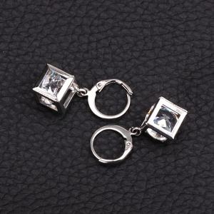 Nuevos Diseños de Aretes de Oro, Aretes de Clip de Acero Inoxidable Prismático, Joyería para Mujeres y Niñas - Product Image 6