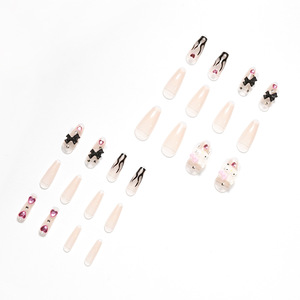 Ongles artificiels faits à la main de haute qualité, style Y2K, avec des lignes de flammes noires faites à la main et des incrustations de cristaux étincelants délicats. - Product Image 3