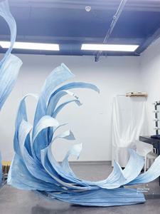 Scenografia di scena di scena di nozze oggetti di scena giganteschi fatti a mano in carta artistica a forma di onda nastro lungo - Product Image 5