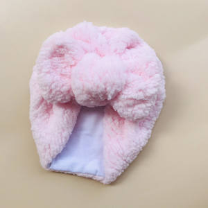 2024 usine directement Bowknot sherpa polaire bonnet <span class=keywords><strong>Turban</strong></span> noeud tête enveloppes bébé OEM personnalisé <span class=keywords><strong>laine</strong></span> d'agneau hiver chapeau chaud - Product Image 5
