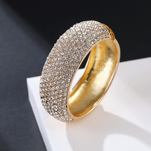 Grand bracelet fantaisie en or, bijou de style vintage, pas de ternissement, pas cher, en promotion - Product Image 3