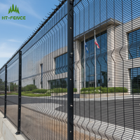 Clôture métallique à double fil en forme de pyramide - Contrôle du trafic et gestion des foules, conception anti-escalade écologique pour les routes du Qatar et du Koweït
