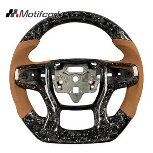 Volante Personalizado de Fibra de Carbono Forjado en Plata con Empuñaduras Marrones para Chevrolet Silverado 1500 RST LT ZR2 4x4 Suburban 2019-2026 - Product Image 1