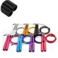 Câble de sport noir/couleur personnalisé Mma Roulement à billes Poignée en aluminium Fil d'acier Corde à sauter de vitesse