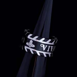 Bague Saturne Plaqué Or Haute Qualité Empress Dowager Vivienne à Rayures et Lettres, Tendance, Luxe Léger, Personnalité Polyvalente pour Femme - Product Image 2