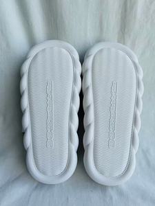 Ciabatte Nere con Stampa Mucca da Donna, in Peluche, Punta Aperta, Suola in EVA Ammortizzata, Per Tutte le Stagioni, Taglie 36-41 - Product Image 2