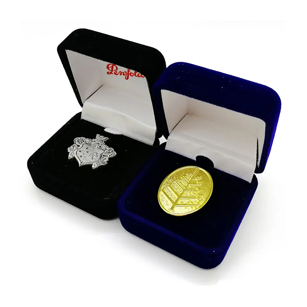 Goedkope Custom Zakelijke Promotie Cadeau Gestempeld Metalen Reversspeld Badge Met Display Fluwelen Doos