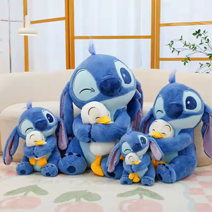2025 nuevo tamaño grande lindo Anime pato <span class=keywords><strong>Lilo</strong></span> Stitch 2 Animal <span class=keywords><strong>de</strong></span> peluche súper suave juguetes <span class=keywords><strong>de</strong></span> peluche regalo para niñas bolsa <span class=keywords><strong>de</strong></span> peluche suave cumpleaños - Product Image 3