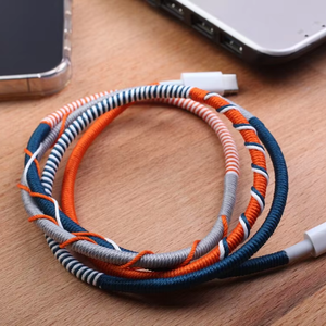 Câble de chargeur USB multicolore tressé à la main pour iPhone en option couleurs personnalisées cadeaux de nouveauté - Product Image 1