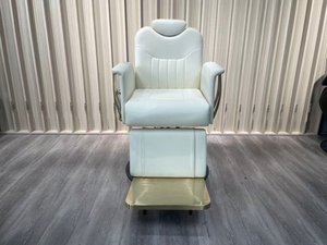 Silla <span class=keywords><strong>de</strong></span> Maquillaje Reclinable <span class=keywords><strong>de</strong></span> Lujo <span class=keywords><strong>de</strong></span> 180 Grados para Estilistas, Silla <span class=keywords><strong>de</strong></span> Salón <span class=keywords><strong>de</strong></span> Belleza <span class=keywords><strong>de</strong></span> Cuero con Altura Ajustable para Barbería en Oferta - Product Image 3