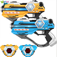 Set 2 Pistol Laser Tag Plastik dengan Rompi Layar Skor LED Digital, Pistol Mainan Multi-Fungsi Inframerah Otomatis