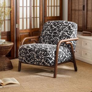Sillón Individual para Sala de Estar, Diseño Ergonómico, Estilo Moderno Minimalista, Estructura de Madera, Tapicería con Patrón de Hojas en Blanco y Negro - Product Image 1