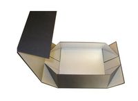 Dossiers pliables écologiques en matériaux recyclés - Emballage cadeau pliable à plat avec pelliculage mat, gaufrage et fermeture magnétique