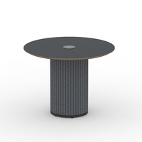 Table ronde de bureau avec module d'alimentation intégré et base cylindrique nervurée pour zone de collaboration décontractée et de travail autonome