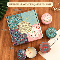 Set Hadiah Lilin Aromaterapi Buatan Tangan dari Lilin Kedelai Beraroma Kustom Grosir dalam Kotak Kaleng dengan Bunga Kering dan Kristal untuk Diwali/Natal.