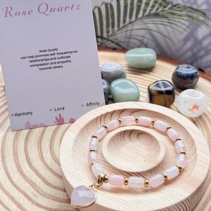 Bracelet en pierre naturelle avec perles de verre colorées, pour l'apaisement intérieur, photos de produits professionnelles sans couture, personnalisation artisanale - Product Image 1