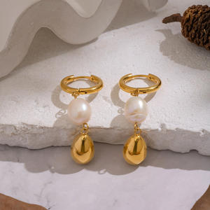 Boucles d'oreilles créoles pendantes en acier inoxydable plaqué or 18 carats avec perles baroques en forme de goutte d'<span class=keywords><strong>eau</strong></span> pour femme – Élégantes Aretes - Product Image 4